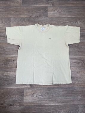 Vintage Y2K Nike Short Sleeve Crewneck T-Shirt in Light Beige/A417